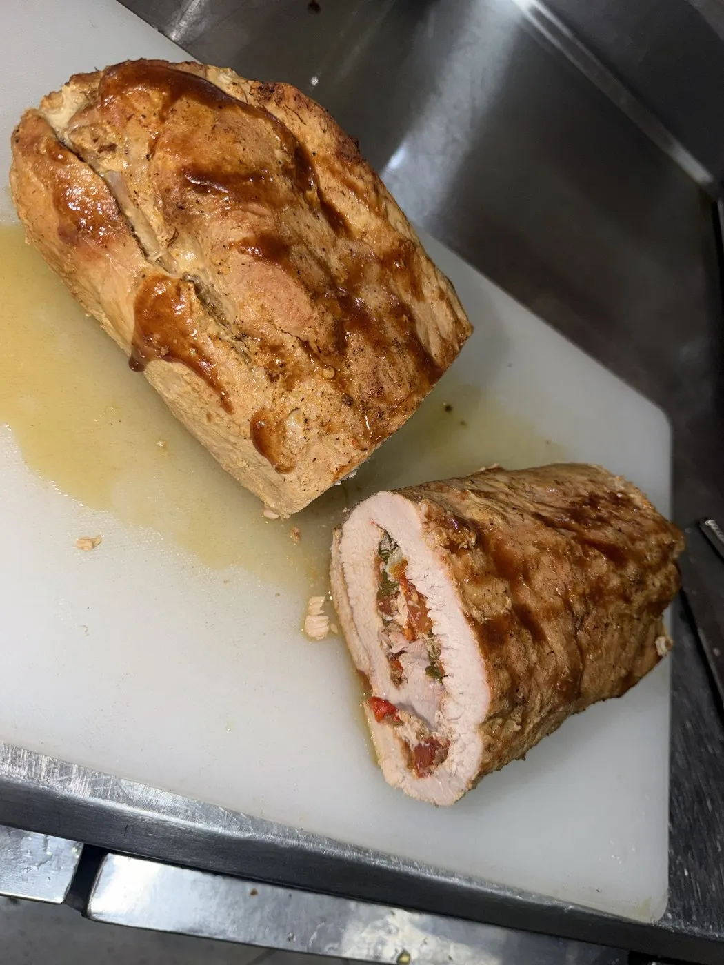 Rollo relleno en salsa